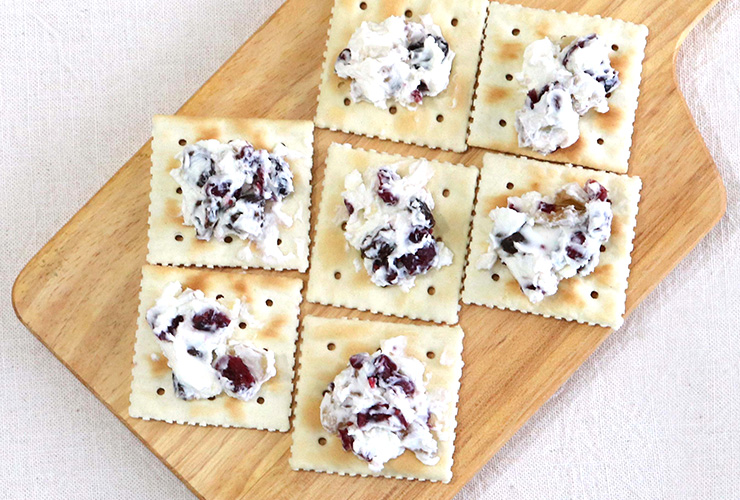 クリームチーズとドライフルーツナッツのディップ